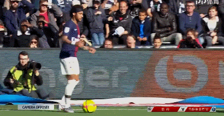 TA：马内和萨拉赫互相尊重，他们会密切关注对方的行为