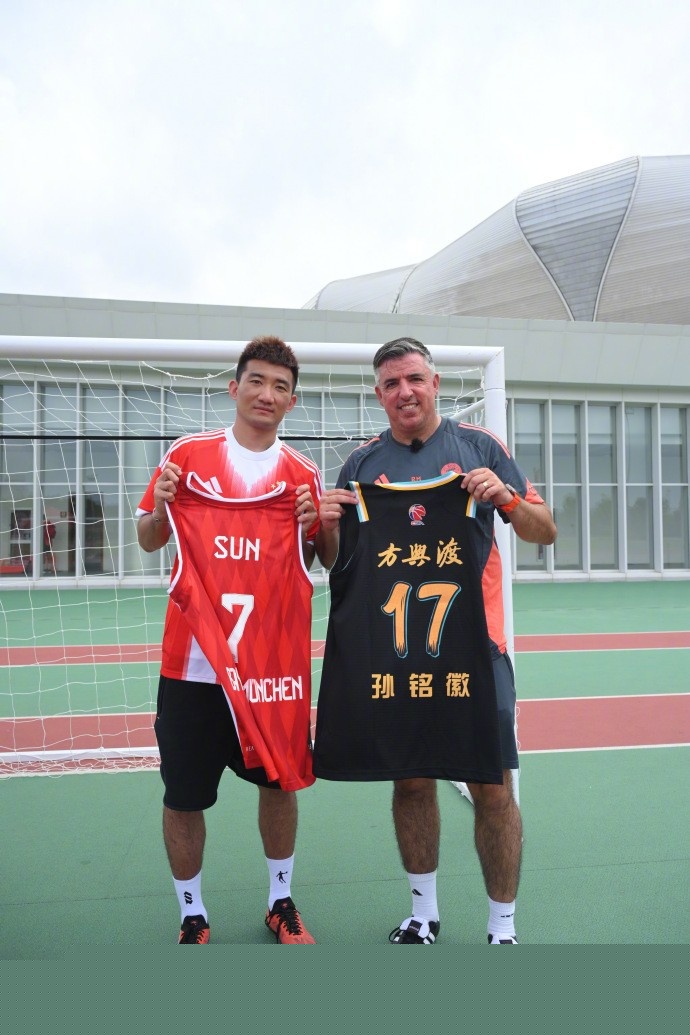 巴塞罗那大战皇家马德里：2026年超级杯决赛直播与首发猜想，姆巴佩出场成最大悬念